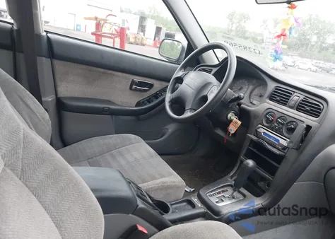 2001 Subaru Legacy L из США, поврежденный, VIN 4S3BH635317309773